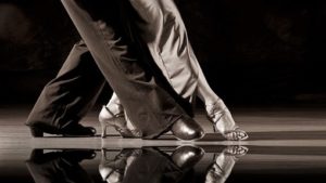 Pieds de danseurs de tango argentin